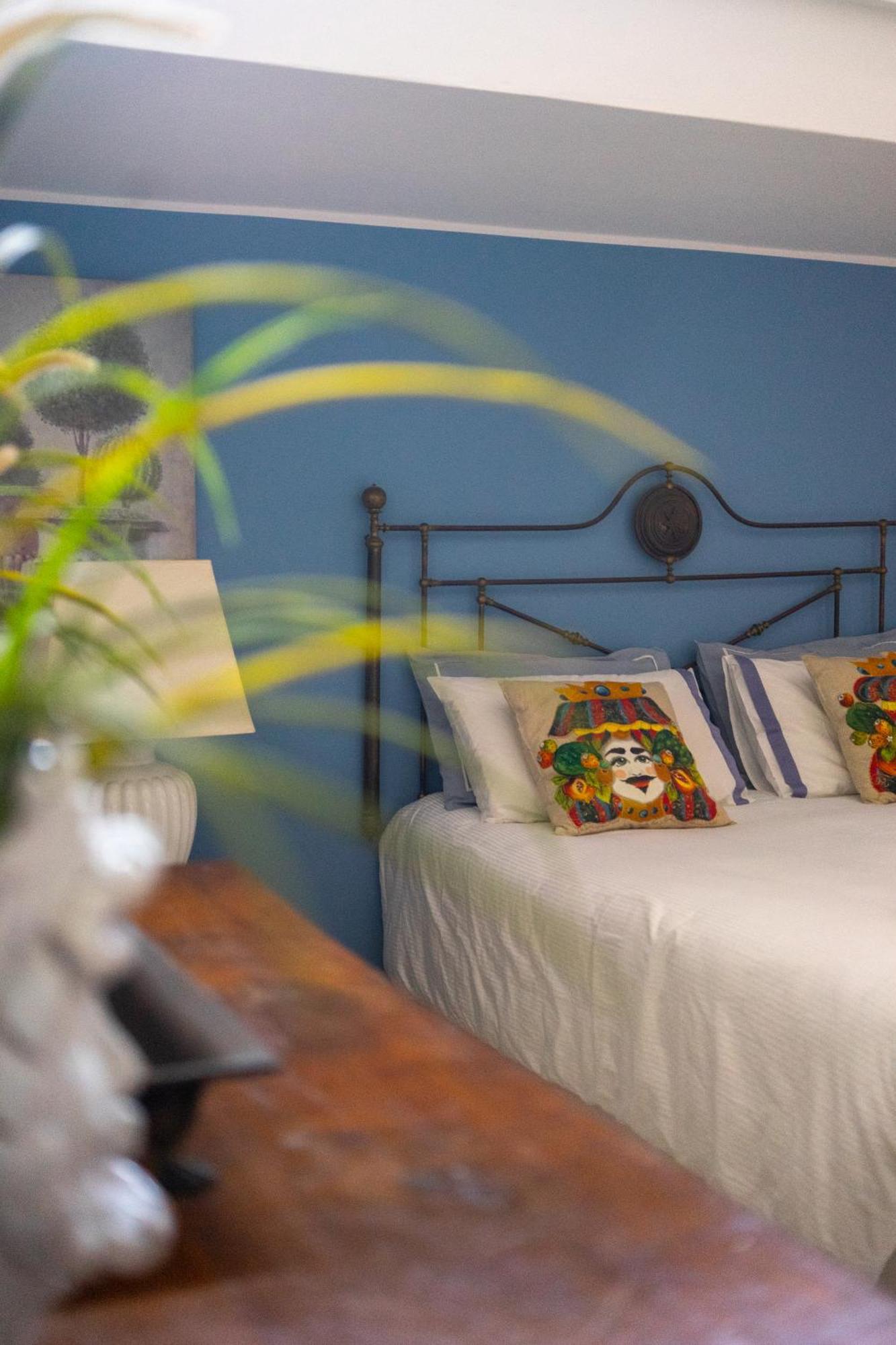 Guest House Antichi Ulivi Mondello Bagian luar foto